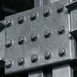 Unión atornillada con placa en estructura de acero conformado en frío